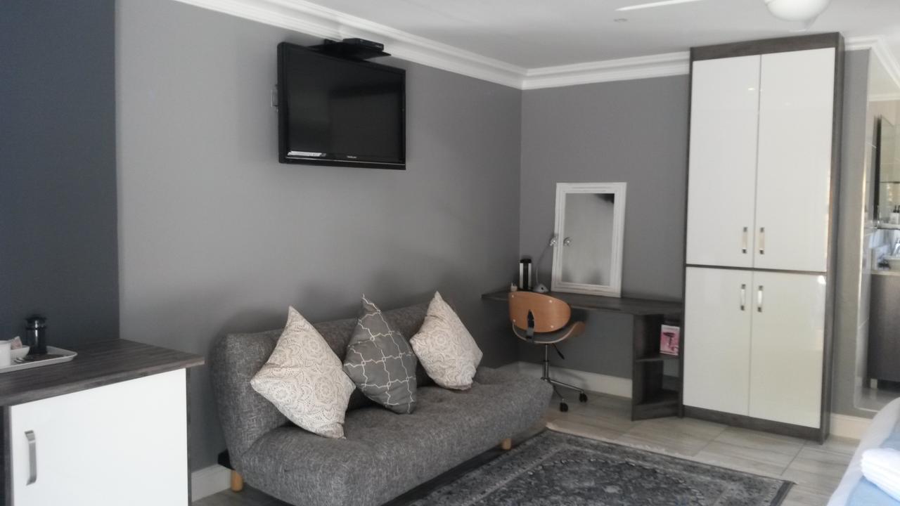 Reef View Bnb East London Bagian luar foto