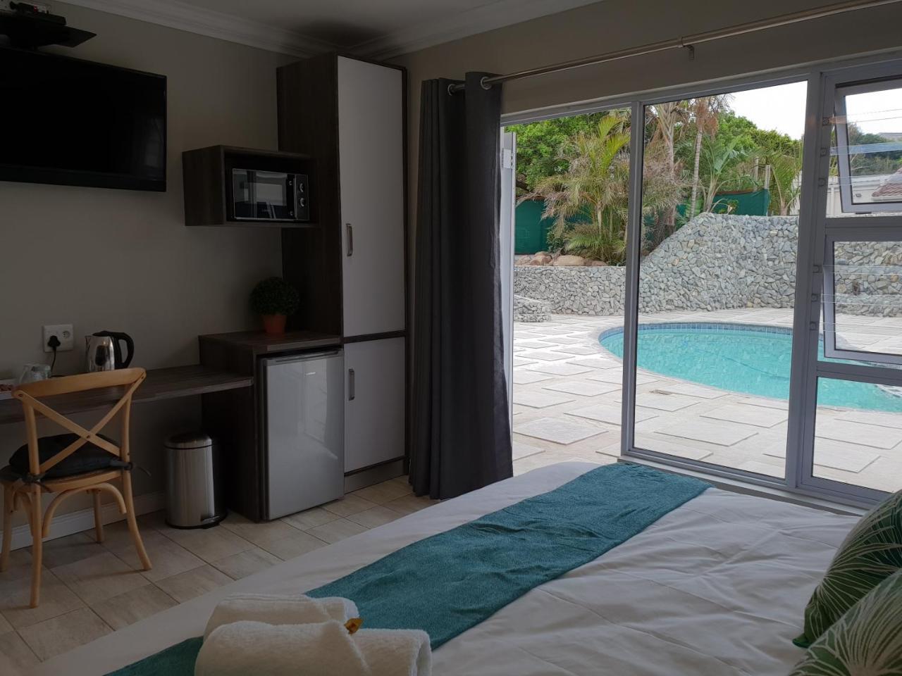 Reef View Bnb East London Bagian luar foto