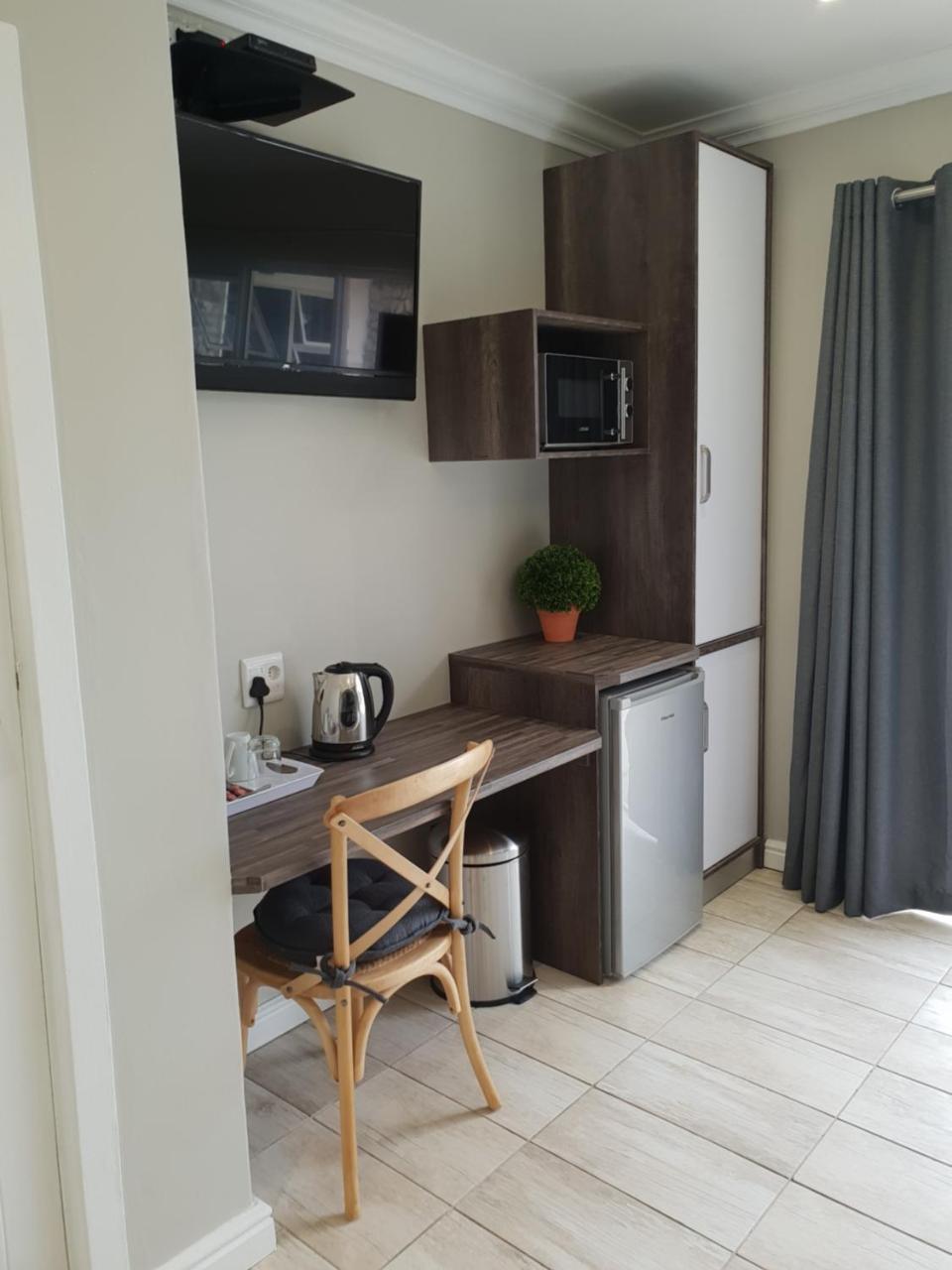 Reef View Bnb East London Bagian luar foto