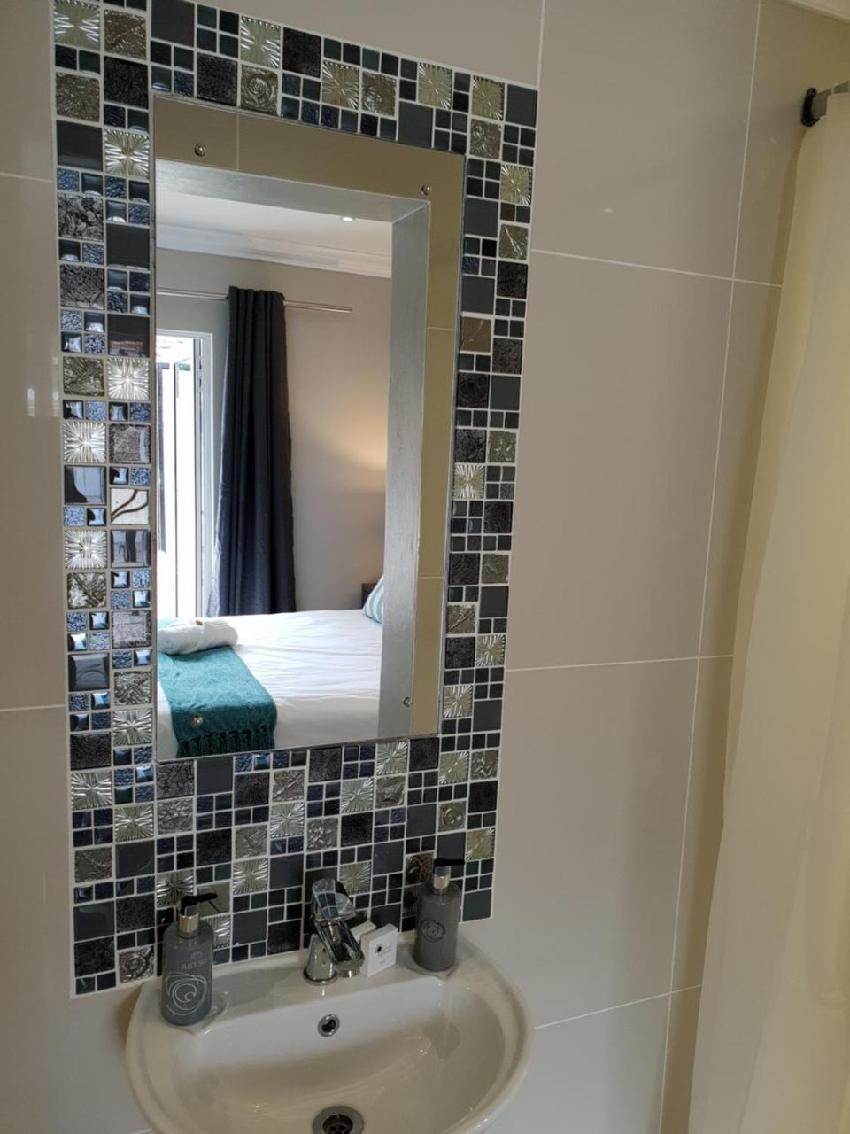 Reef View Bnb East London Bagian luar foto